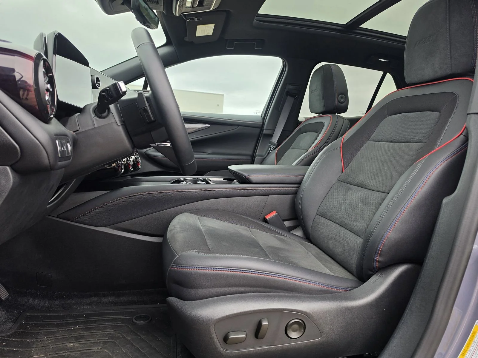 2025 Chevrolet Blazer EV RS - Photo 22
