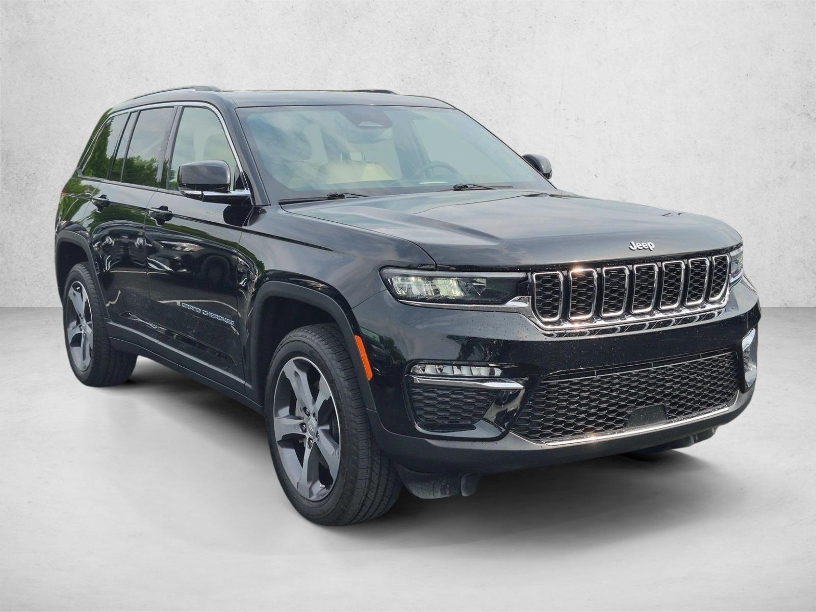 Used 2022 Diamond Black Crystal Pearlcoat Jeep  image 3