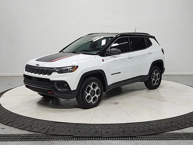 Used 2022 White Jeep Trailhawk image 3