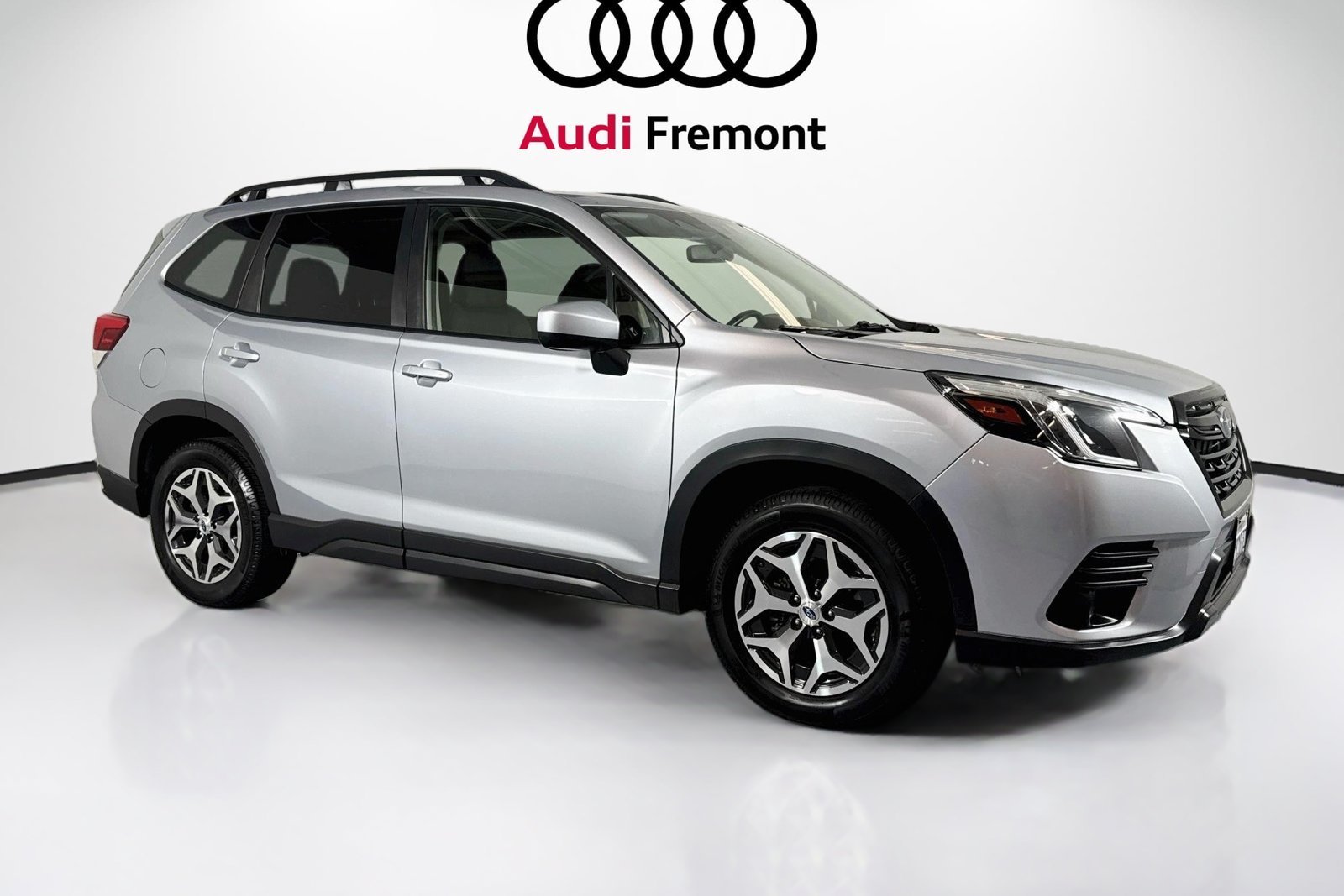 Used 2022 Ice Silver Metallic Subaru Premium image 7