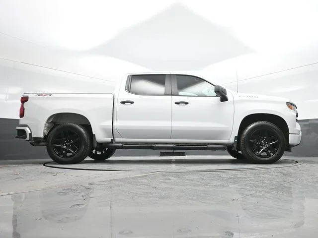 Used 2024 White Chevrolet Custom image 24