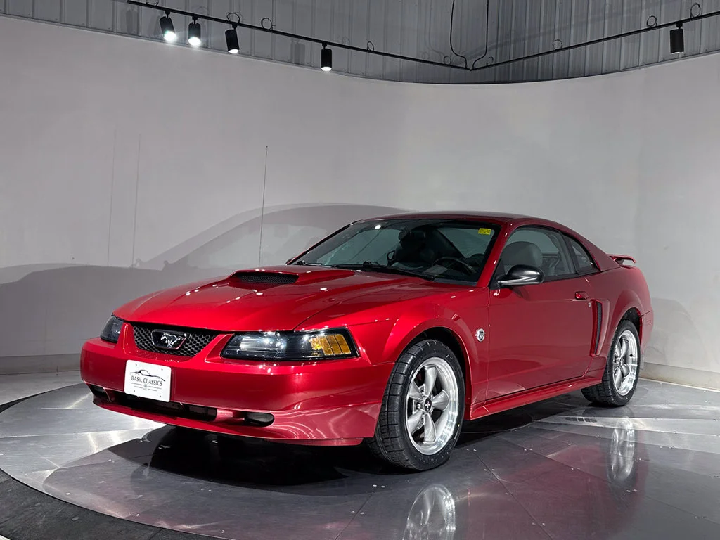 Used 2004  Ford GT image 2