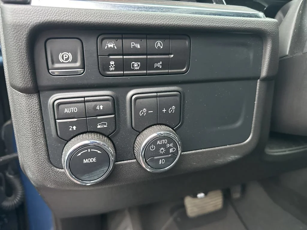 Used 2025 Lakeshore Blue Metallic Chevrolet Premier image 30