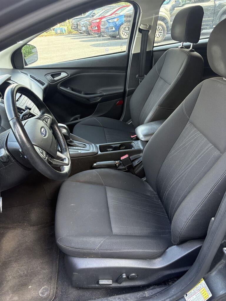 Used 2016 Magnetic Ford SE image 15