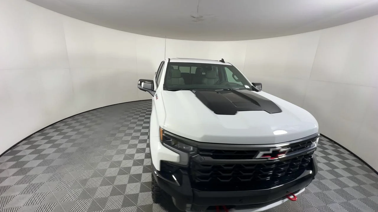 New 2026 Summit White Chevrolet ZR2 image 98