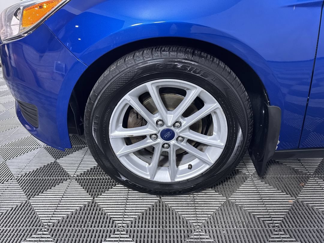Used 2018 Blue Ford SE image 24