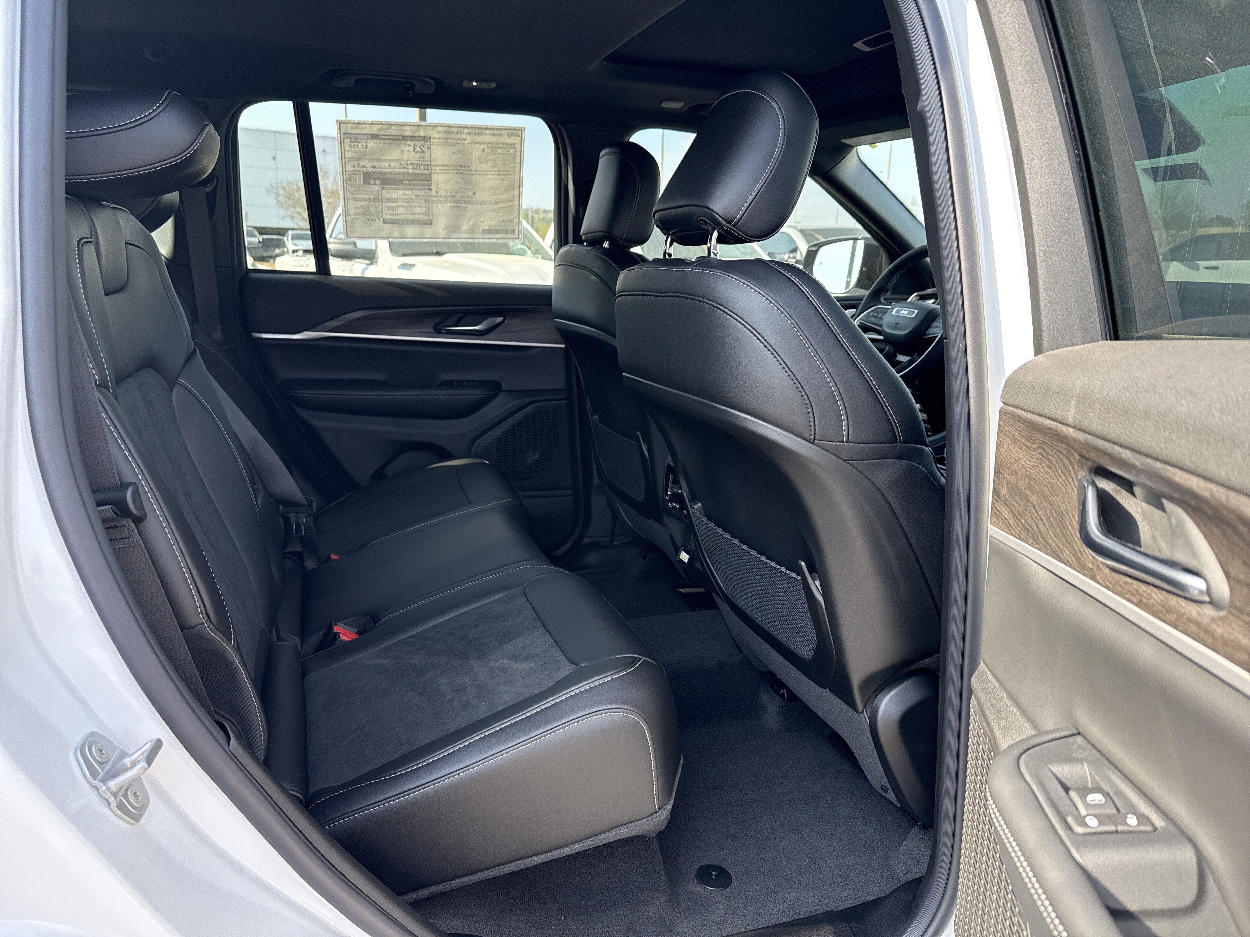 New 2026 Bright White Clear-Coat Exterior Paint Jeep Altitude image 16