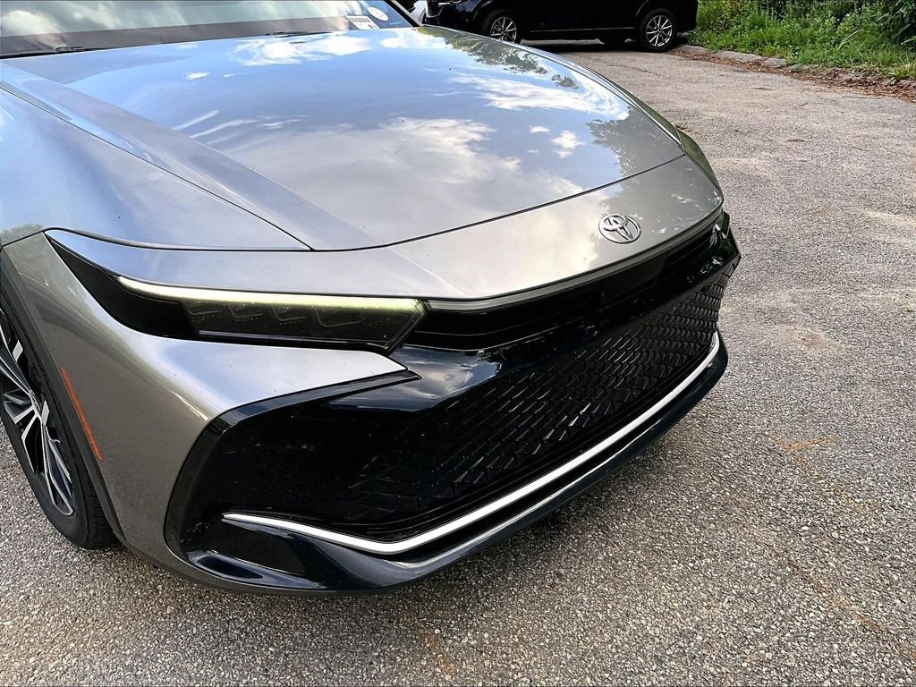 Used 2023  Toyota Limited image 8