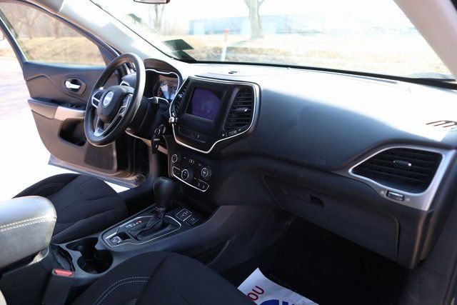 Used 2021 Slate Blue Pearlcoat Jeep Latitude image 25