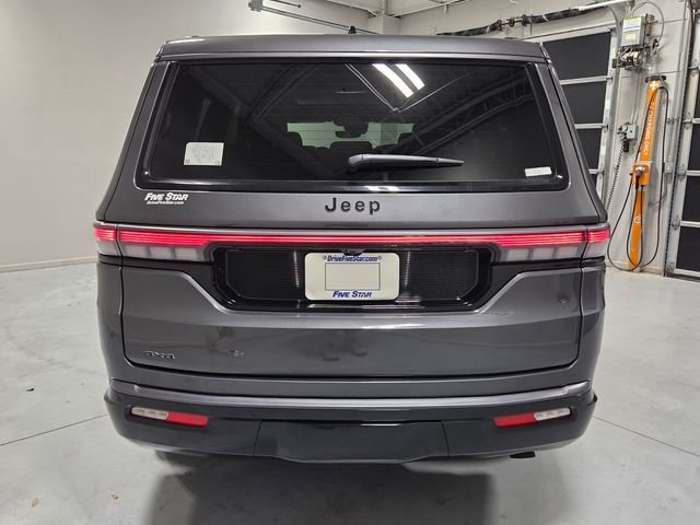 New 2026 Baltic-Gray Metallic Clear-Coat Exterior Paint Jeep Limited Altitude image 10