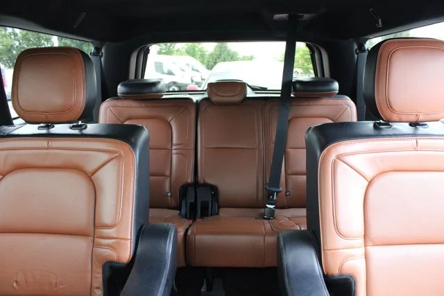 Used 2019 White Lincoln Reserve image 22