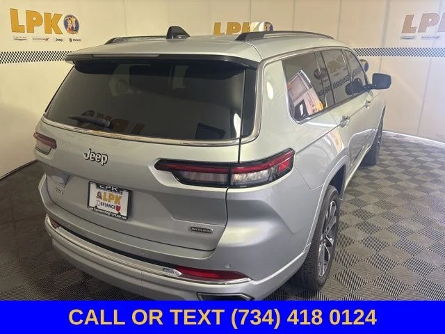 Used 2023 Silver Jeep Overland image 7