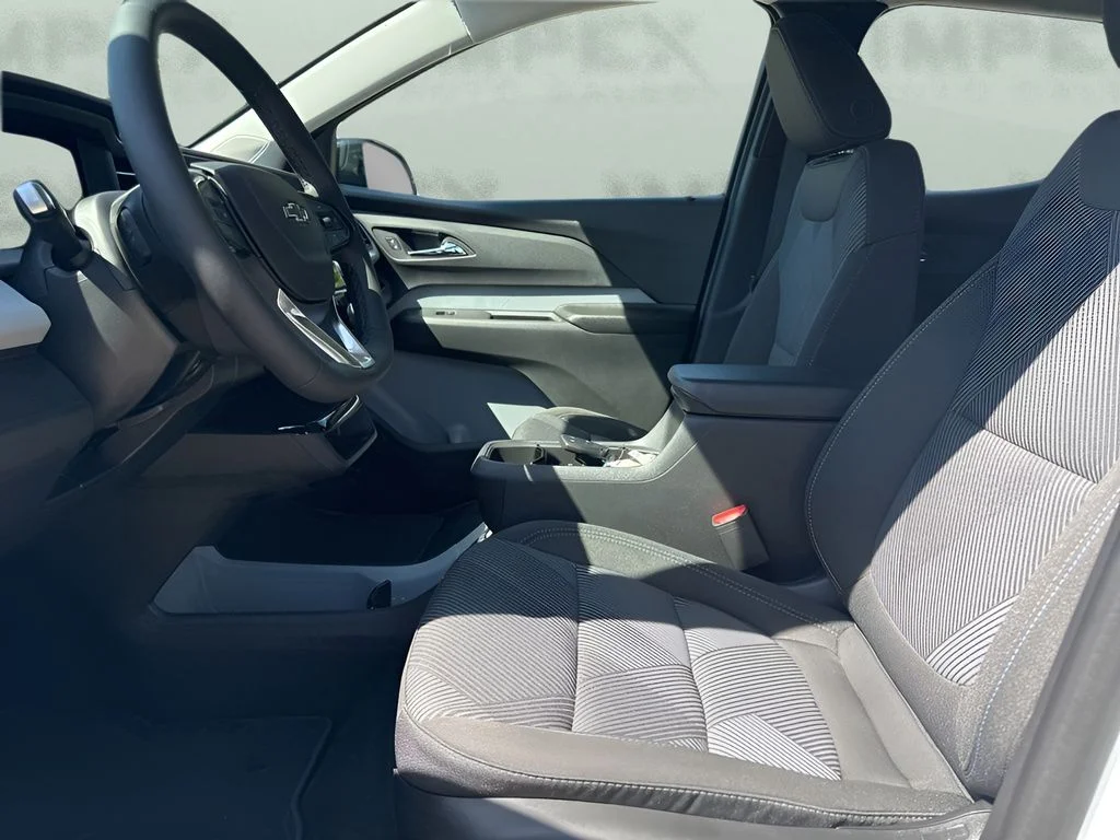 New 2027 White Chevrolet LT image 9