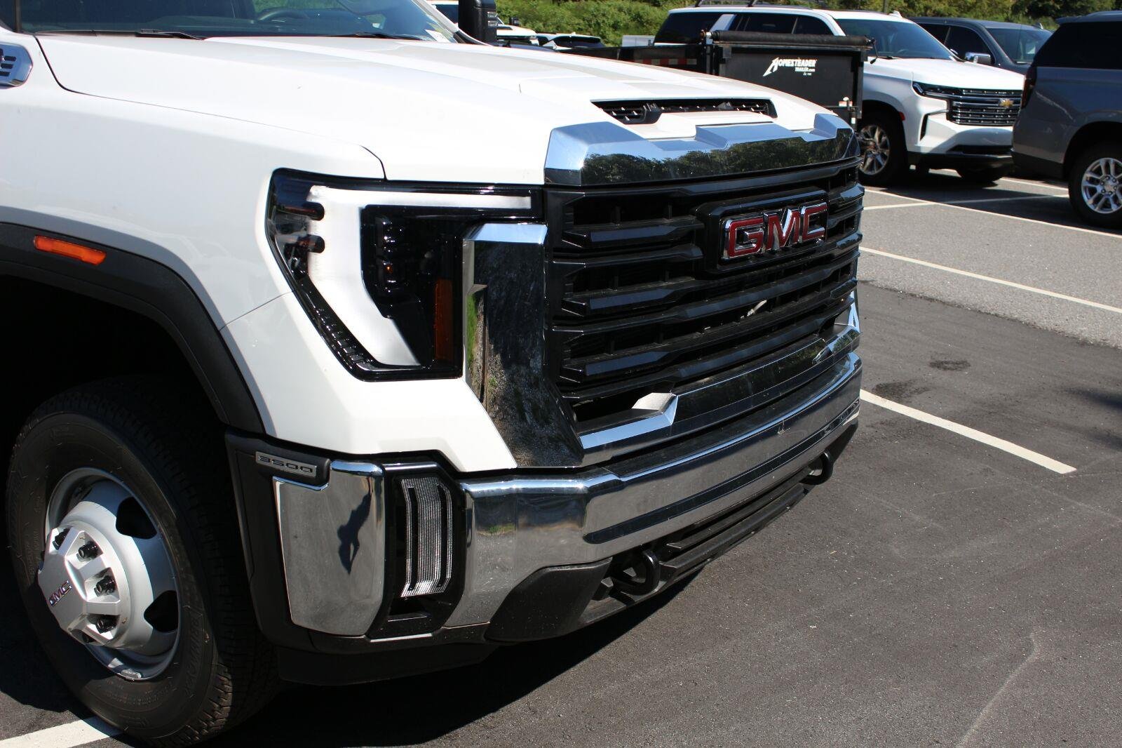 New 2026 Summit White GMC Pro image 9