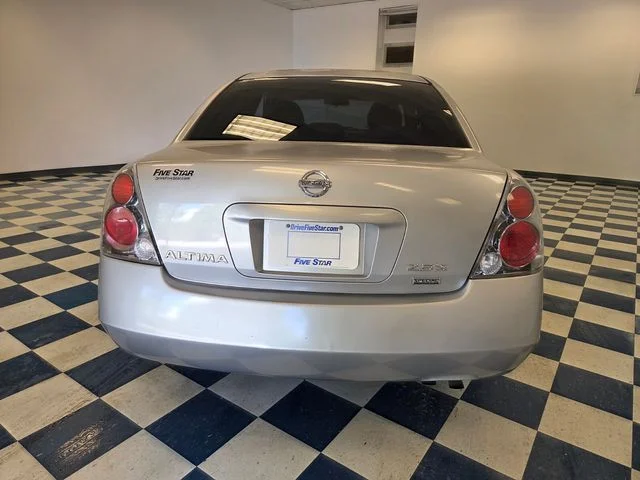Used 2006 Silver Nissan 2.5 S image 6