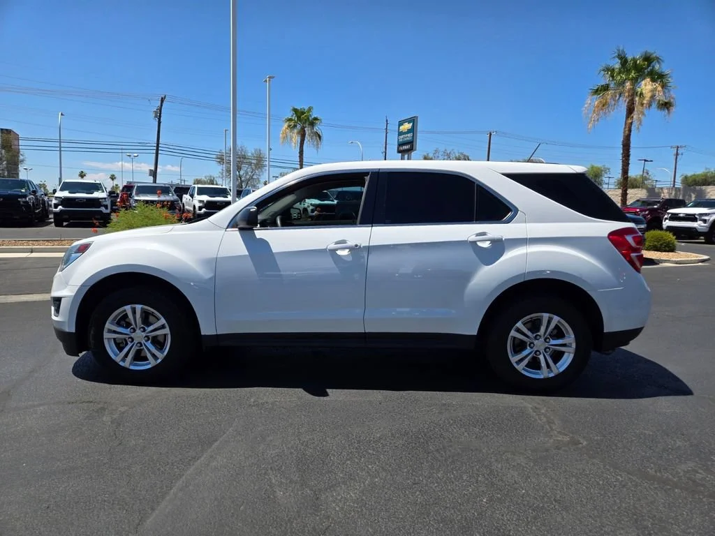 Used 2017 SUMMIT WHITE Chevrolet LS image 3