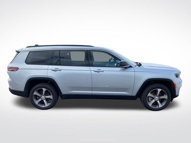Used 2025 Silver Jeep Limited image 9