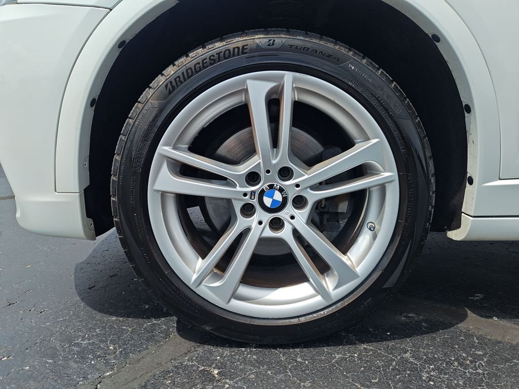 Used 2013 White BMW xDrive28i image 10