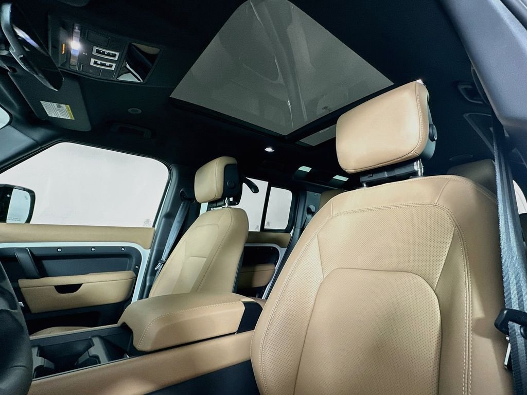 New 2026 Fuji White Land Rover X-Dynamic SE image 16
