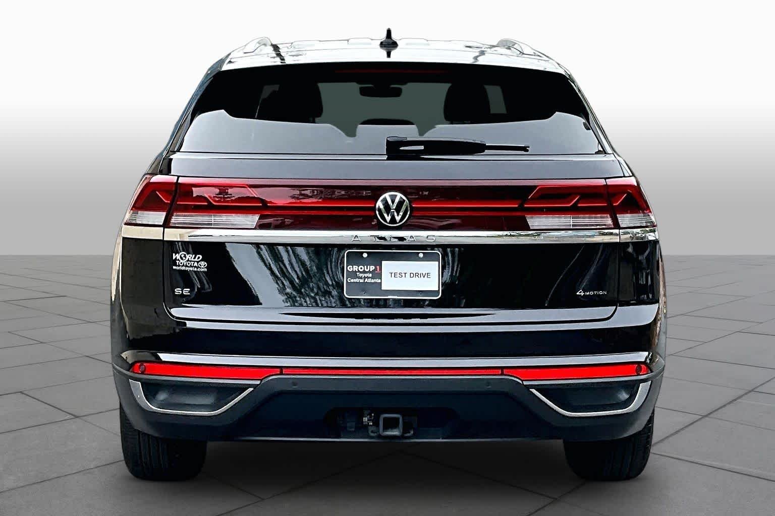Used 2025 Deep Black Pearl Volkswagen 2.0T SE w/Technology image 5