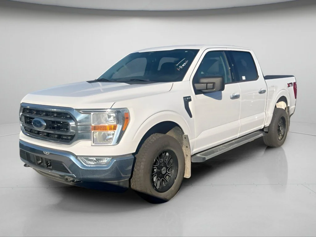 Certified Used 2022 Oxford White Ford XLT image 14
