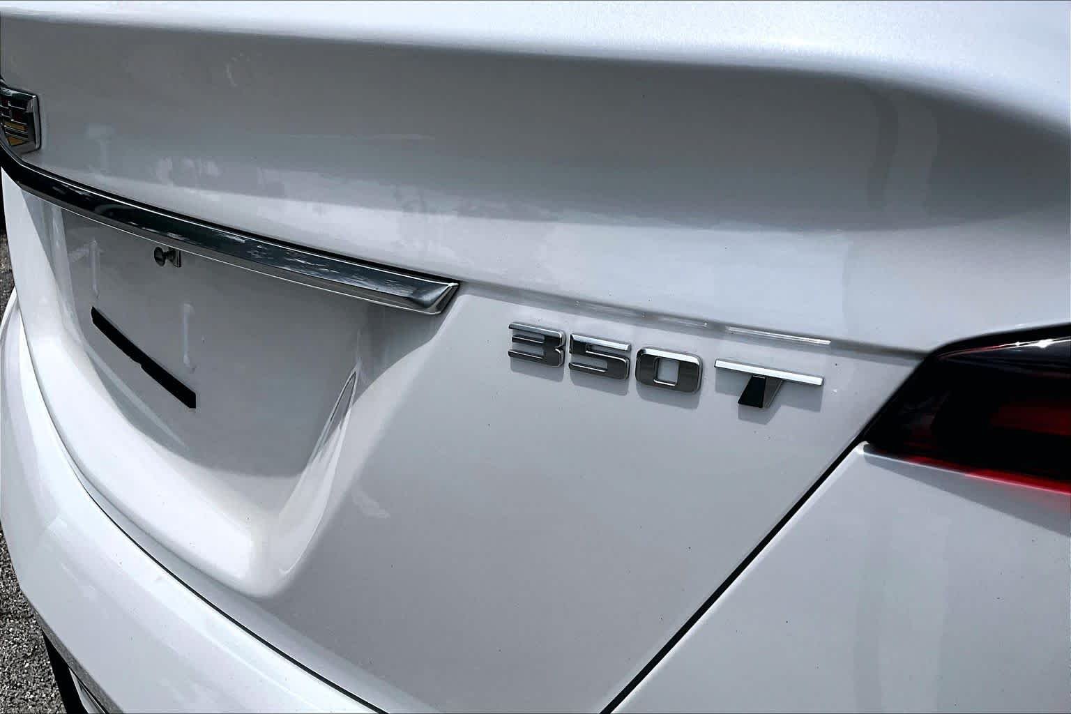 Used 2023 CRYSTAL WHITE TRICOAT Cadillac Luxury image 18