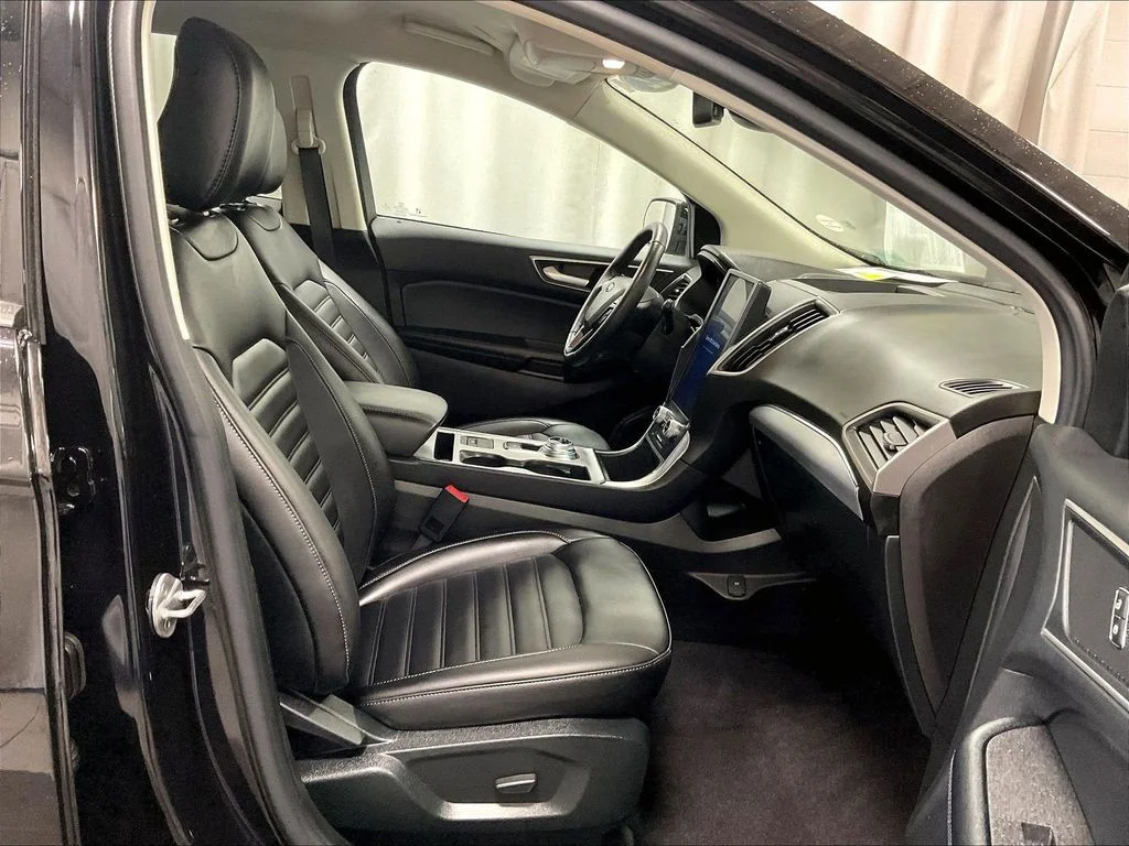 Used 2022 Black Ford SEL image 11