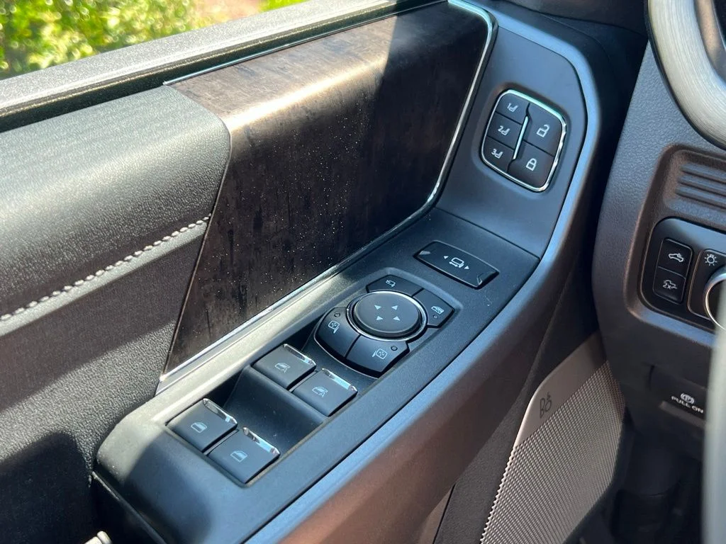 New 2026 Agate Black Metallic Ford F-250® Lariat® image 19