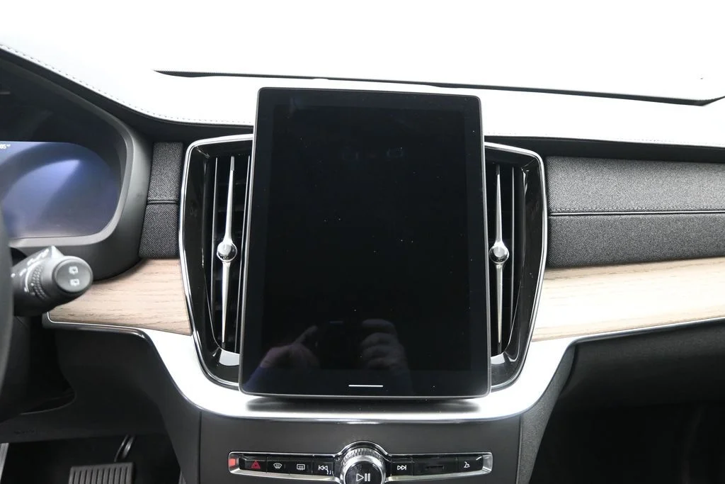 New 2026 Vapour Grey Volvo Plus image 11