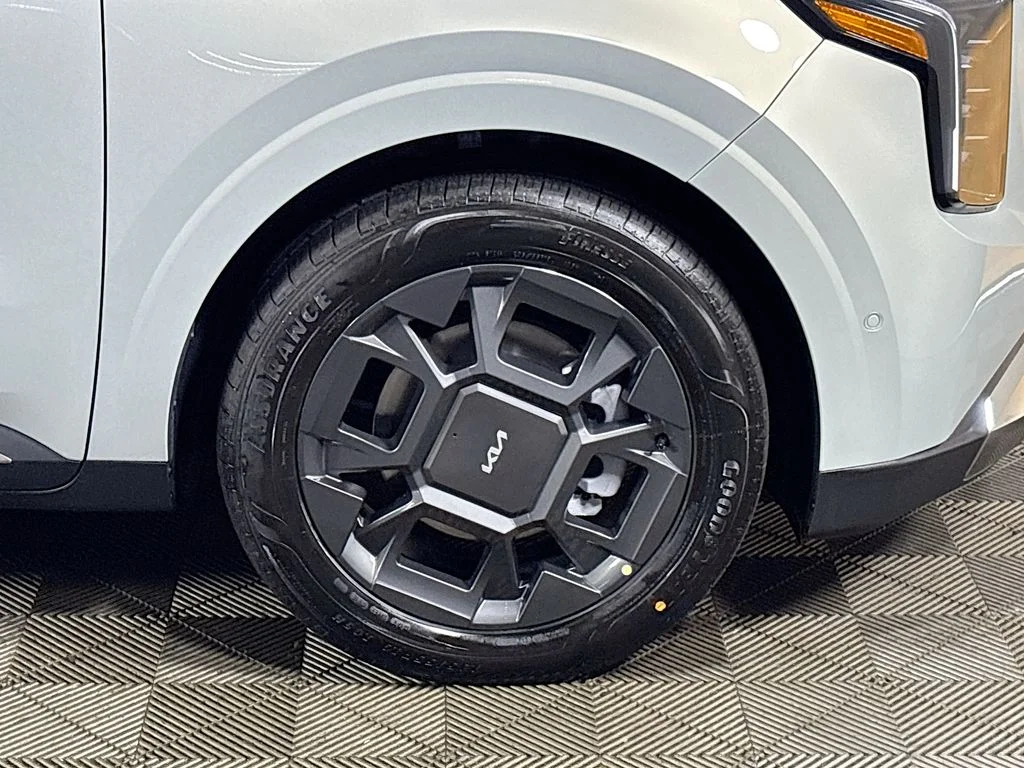 New 2027 Ivory Silver Kia SX image 23