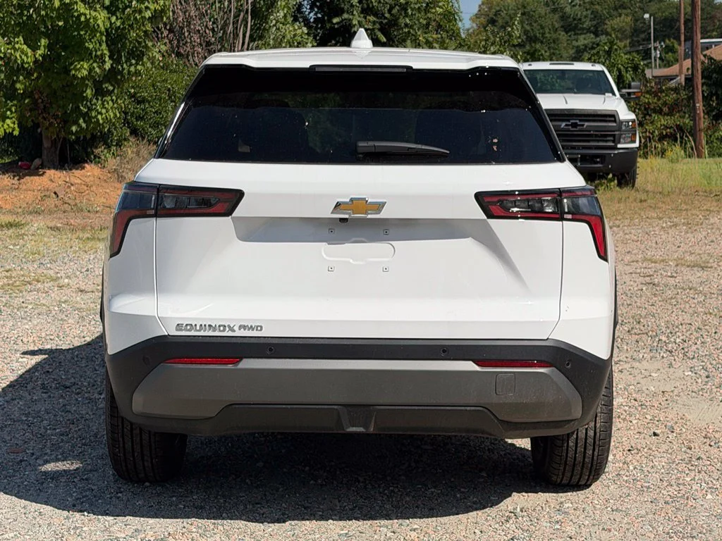 2027 Chevrolet Equinox LT - Photo 6