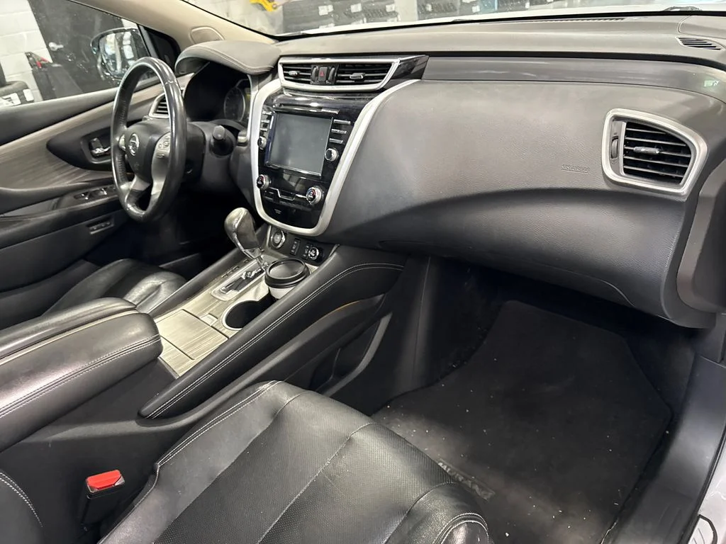 Used 2015 Silver Nissan SL image 18