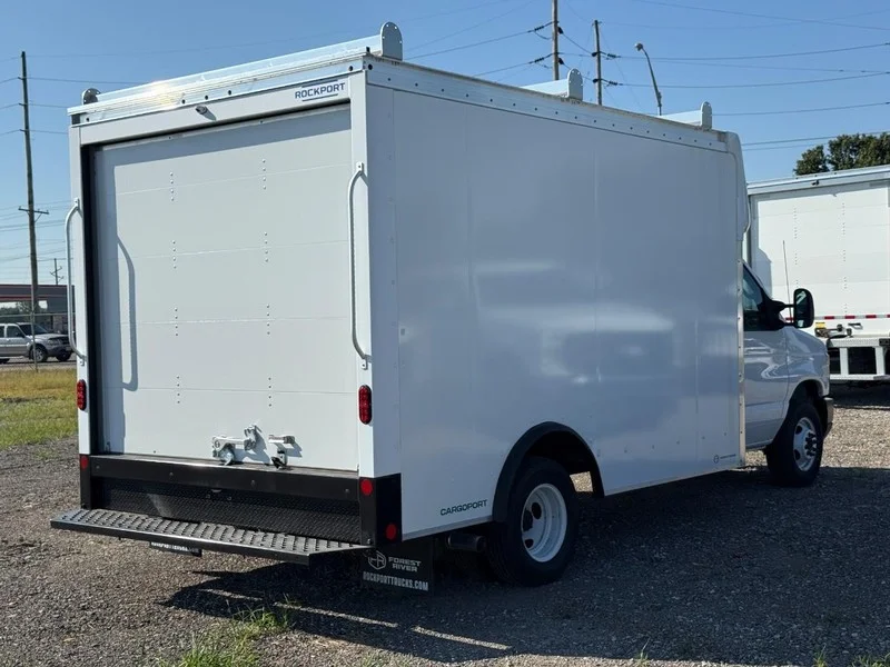 New 2027 Oxford White Ford 12FT BOX image 4