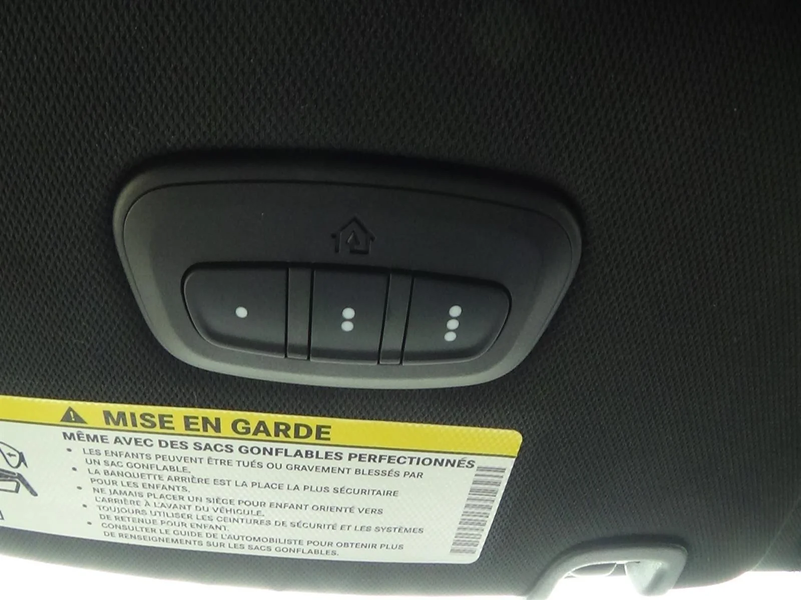 Used 2025 Bright White Clear Coat Chrysler Select image 28
