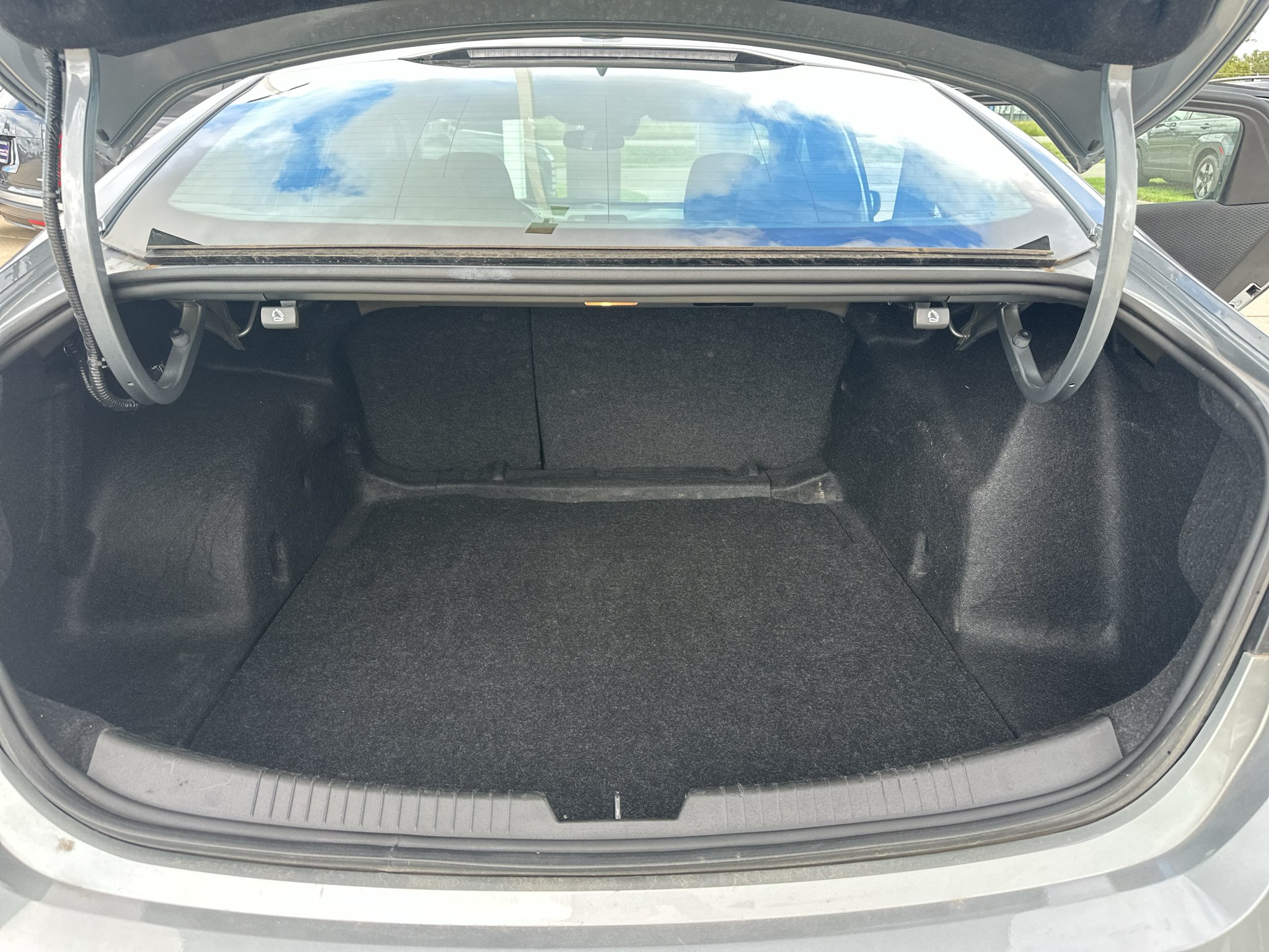 Used 2024 Sterling Grey Metallic Chevrolet LT (1LT) image 33