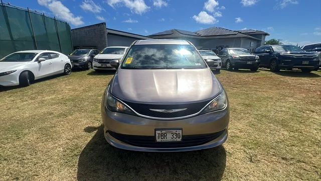 Used 2017 Silver Chrysler Touring image 8