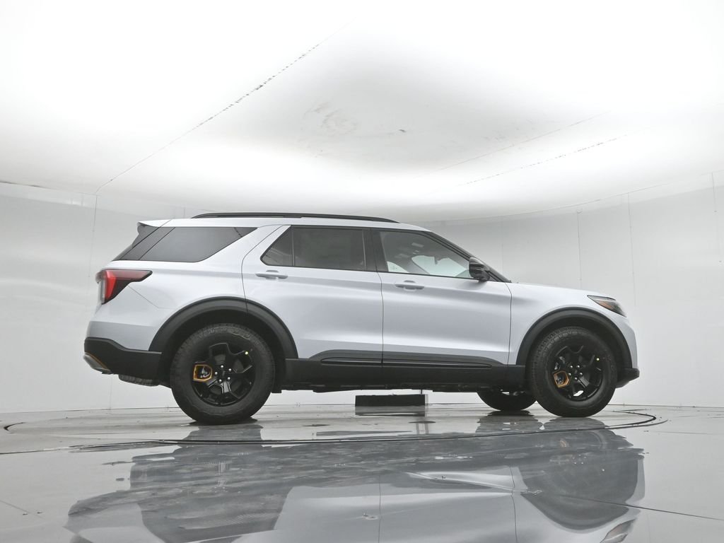 New 2026 Space White Metallic Ford Tremor image 52