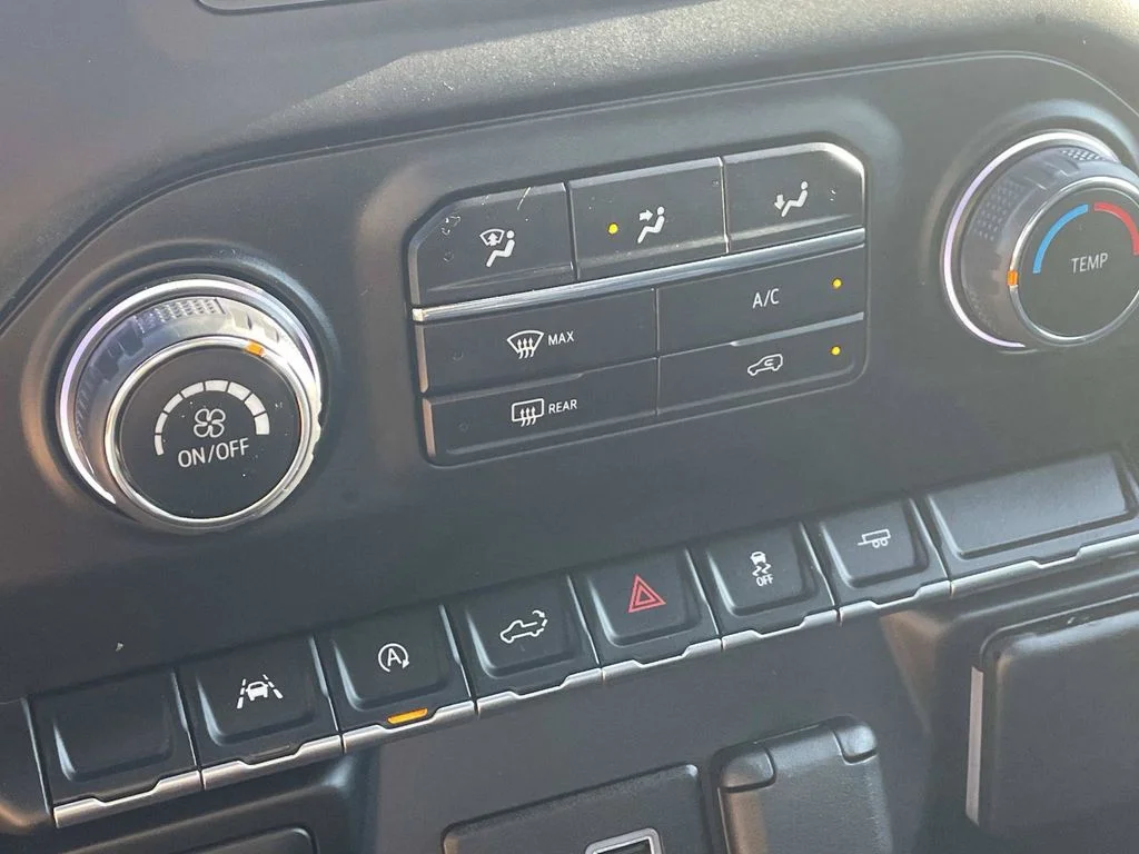 Used 2022 White Chevrolet Custom image 38