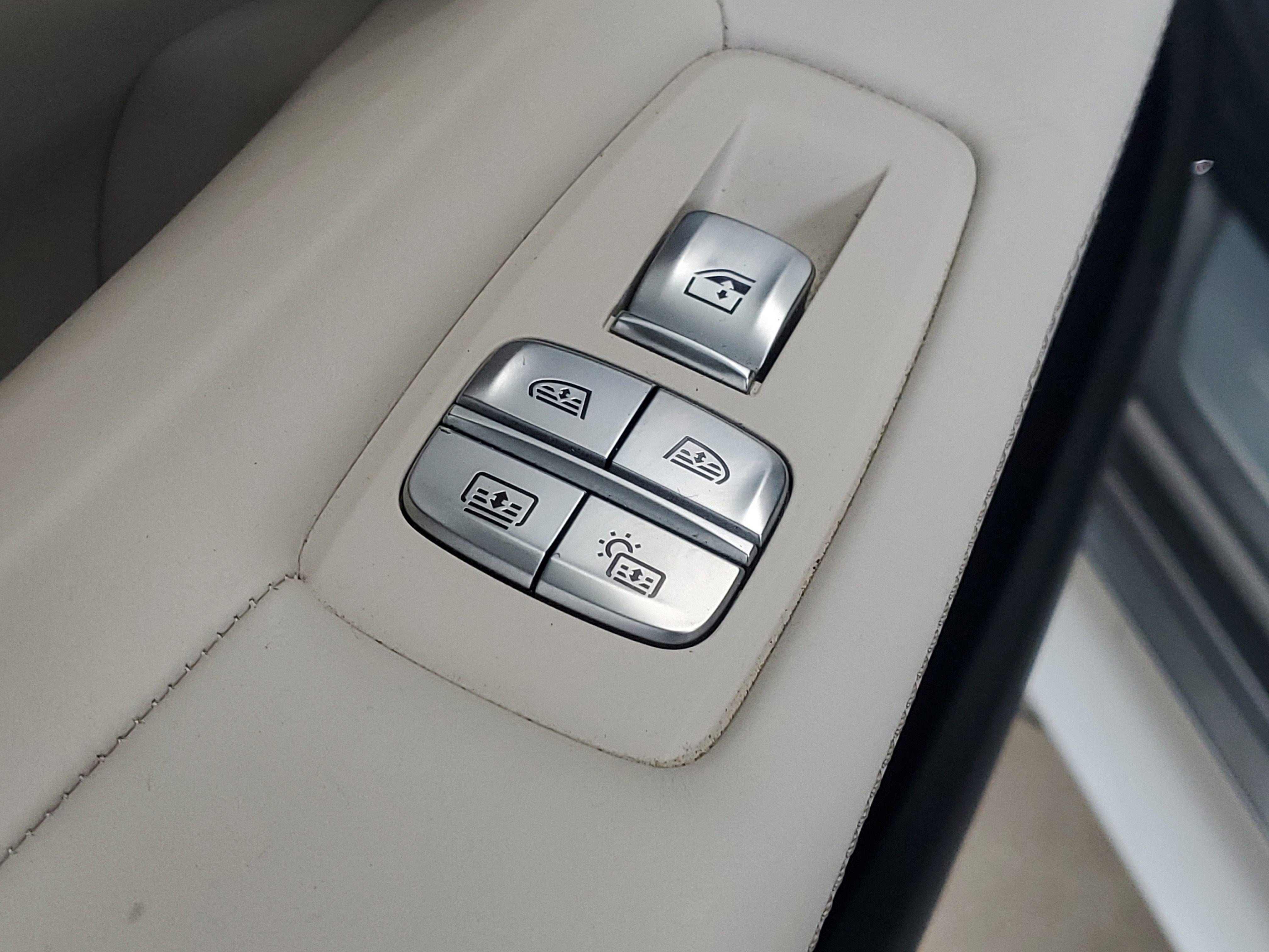 Used 2022 Donington Gray Metallic BMW 750i xDrive image 13