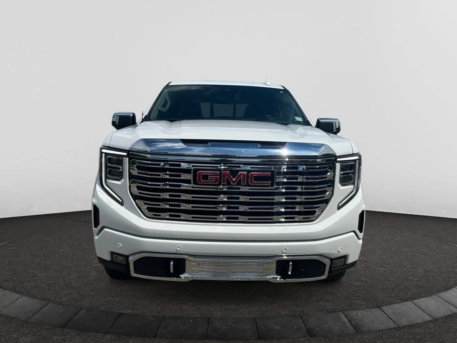Used 2024 White GMC Denali Crew 6.2L Leather Sunroof Nav 4x4 image 8