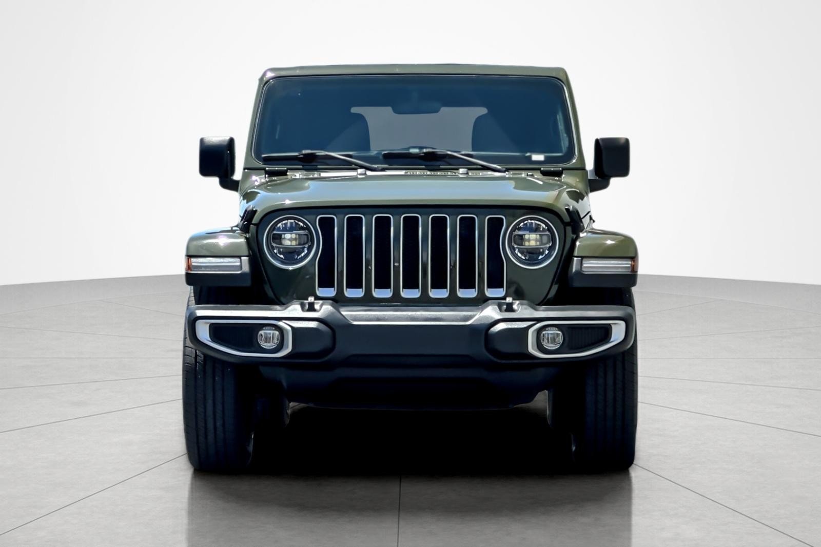 Used 2022 GREEN CLEAR-COAT Jeep Unlimited Sahara image 8