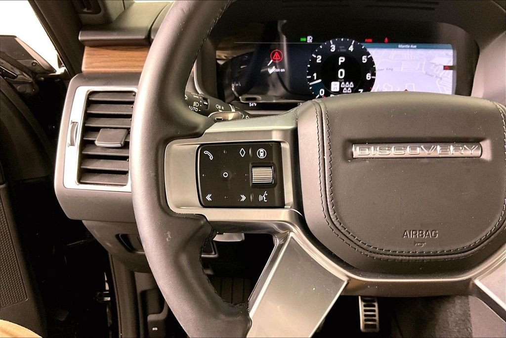 Used 2024 Black Land Rover Dynamic SE image 10