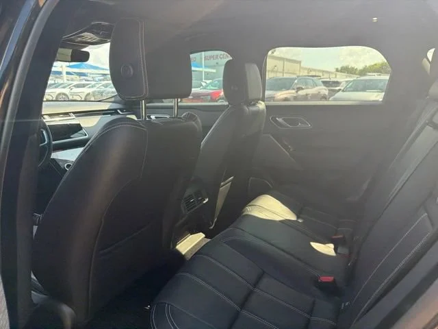 Used 2022 Black Land Rover R-Dynamic S image 6