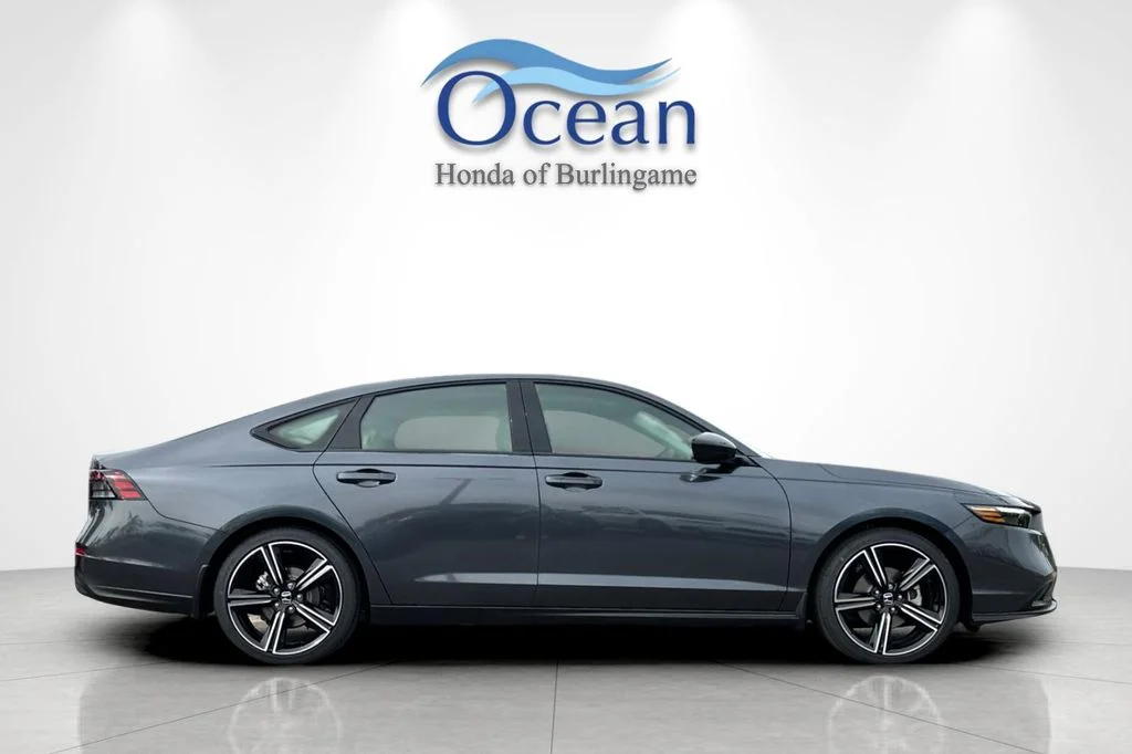 New 2026 Meteorite Gray Metallic Honda SE image 3
