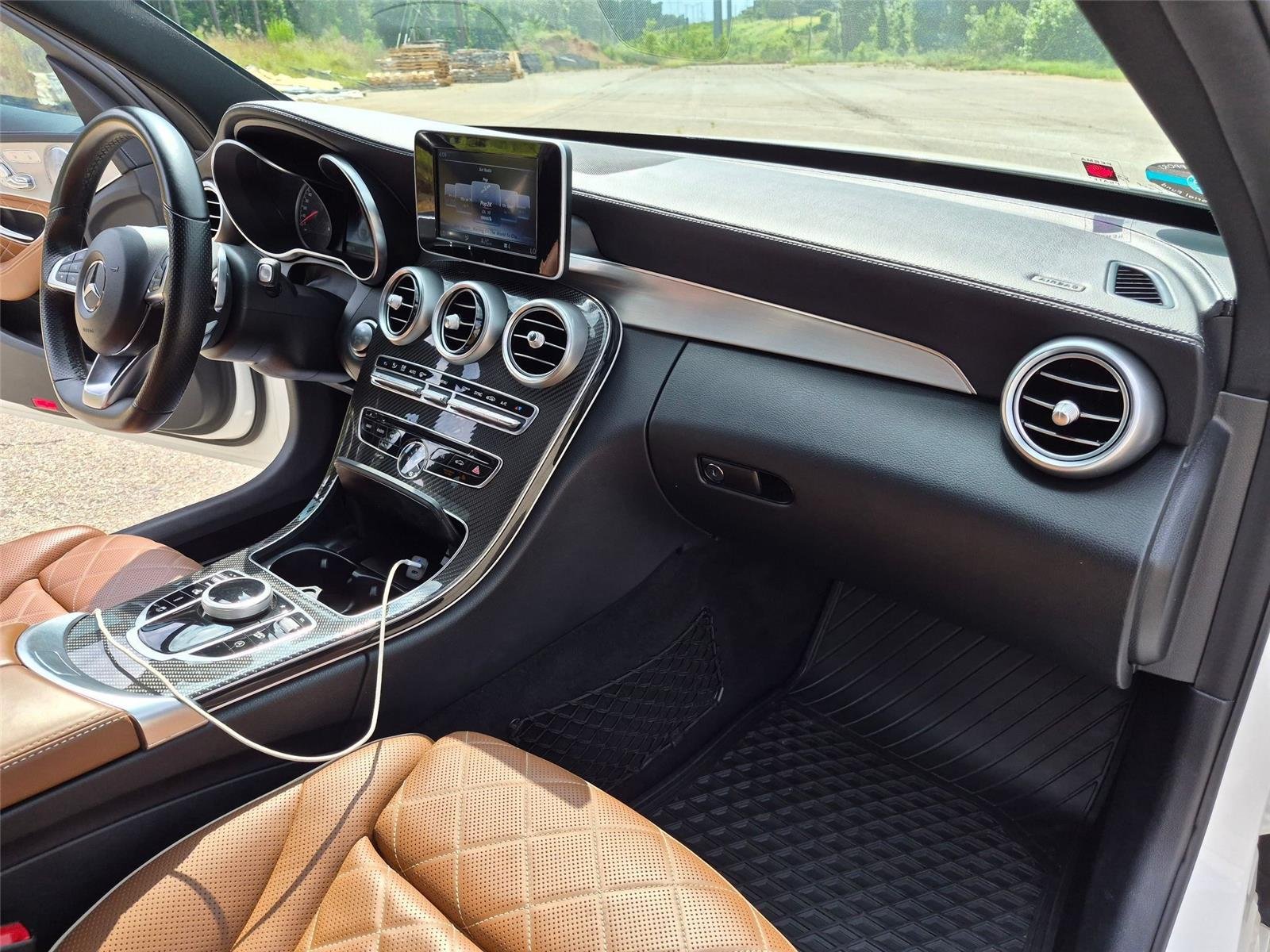 Used 2018 designo Diamond White Metallic Mercedes-Benz AMG® C 43 image 31