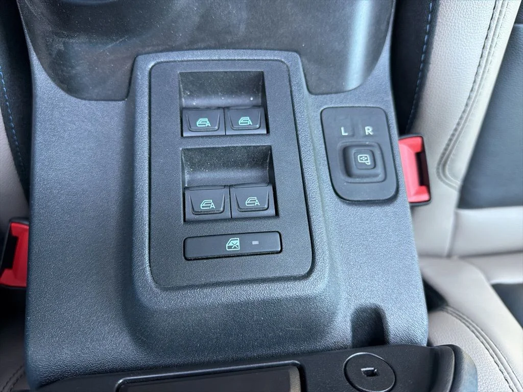 Used 2022 Gray Ford Wildtrak image 30
