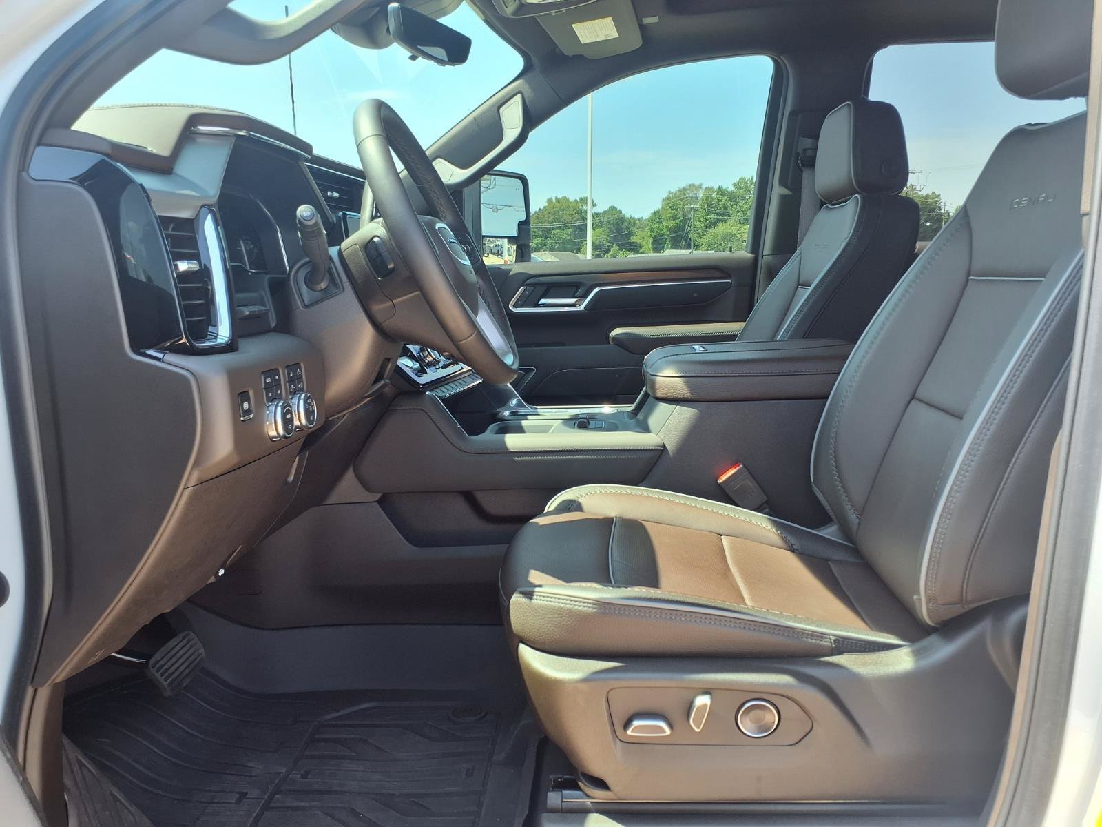 Used 2025 White Frost GMC Denali image 11