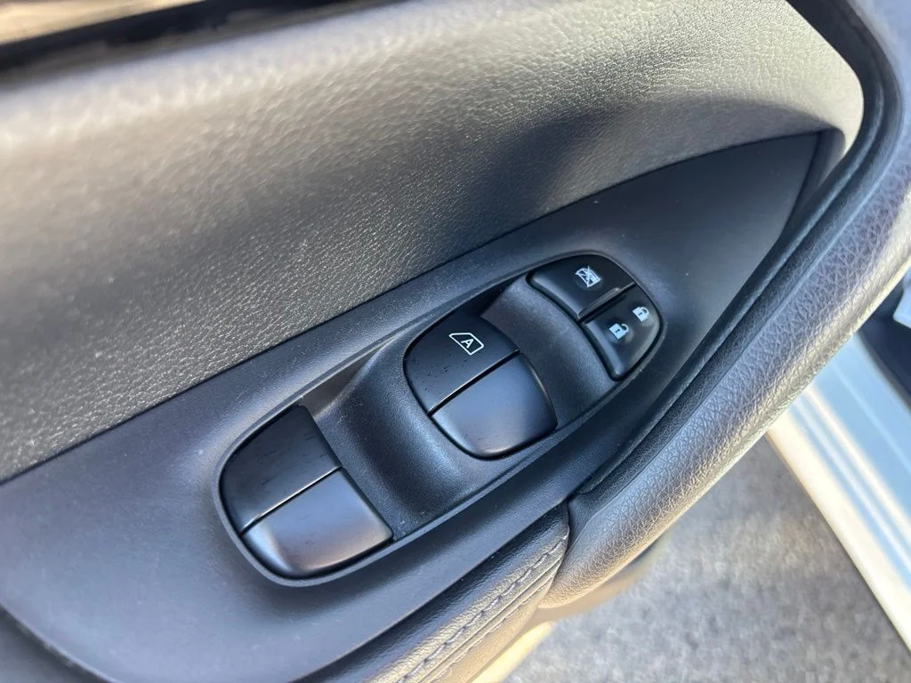 Used 2022 White Nissan SV image 16