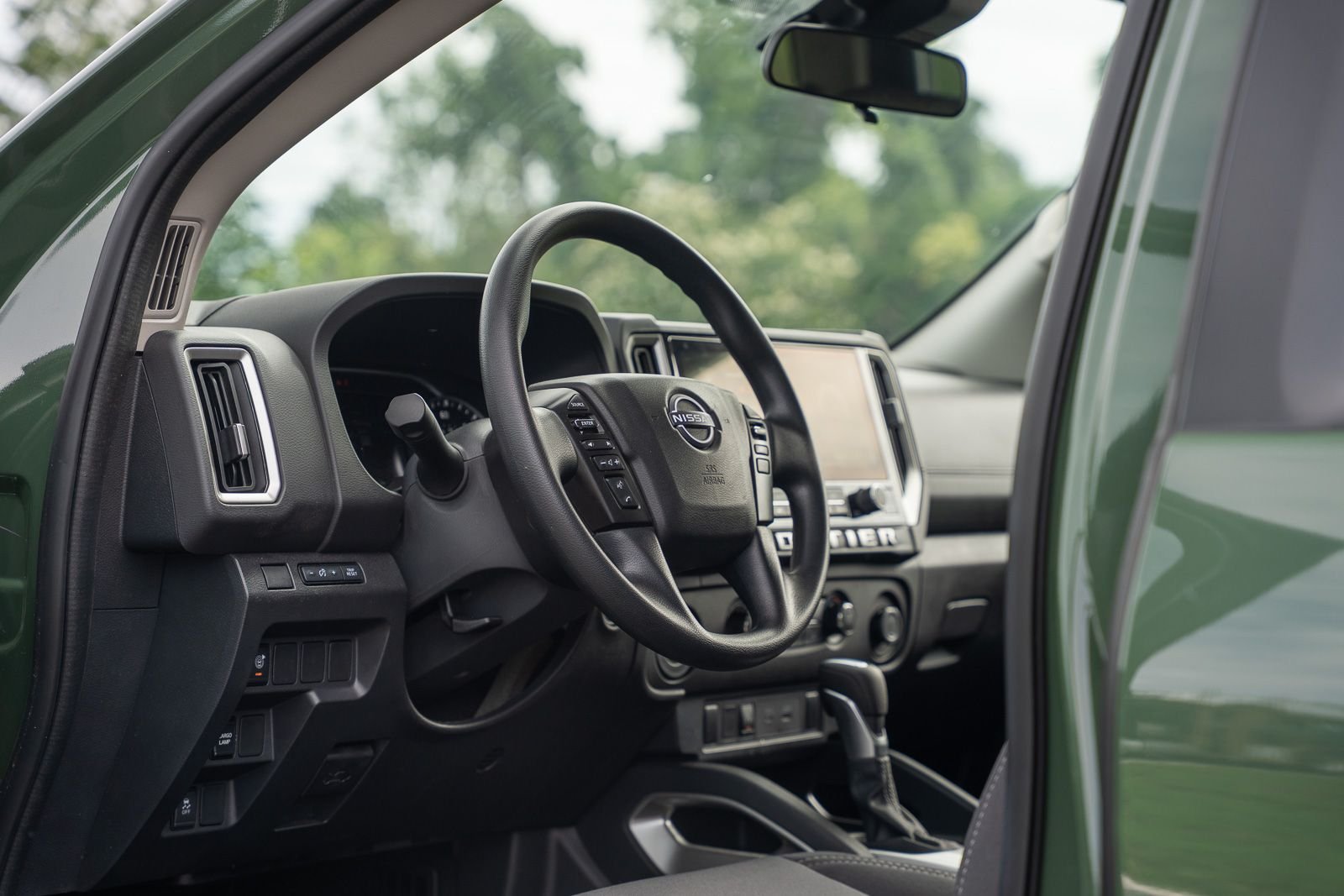 Used 2025 Green Nissan SV image 16