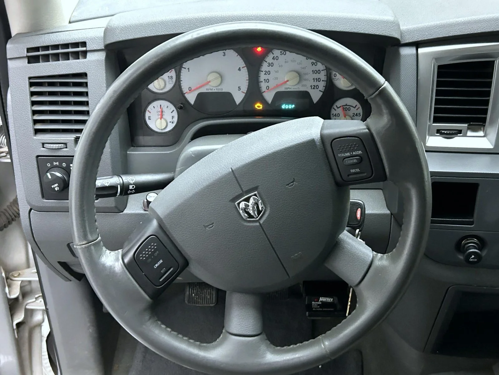 Used 2007 Silver Dodge SLT image 11